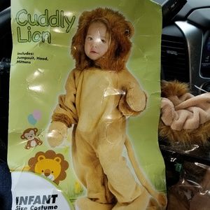 Cuddly lion Halloween costume